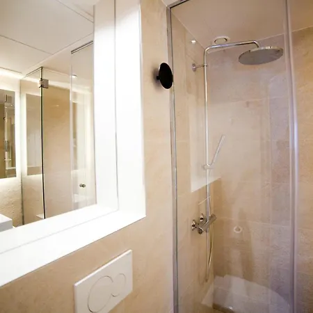 أندريا 3* باريس