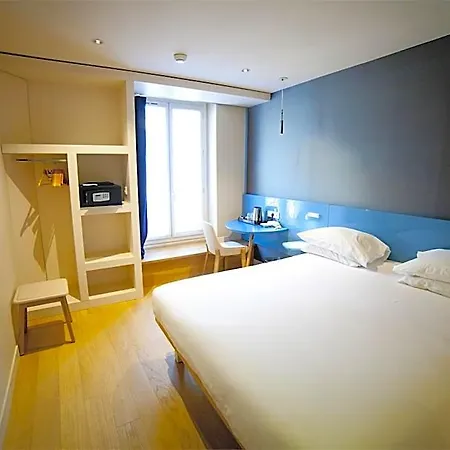 Andrea Hotel